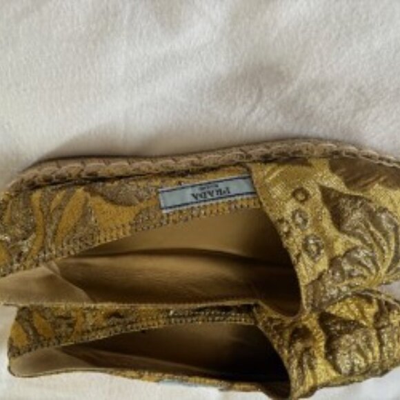 Prada gold espadrilles, size 40 NWOT - Picture 2 of 6